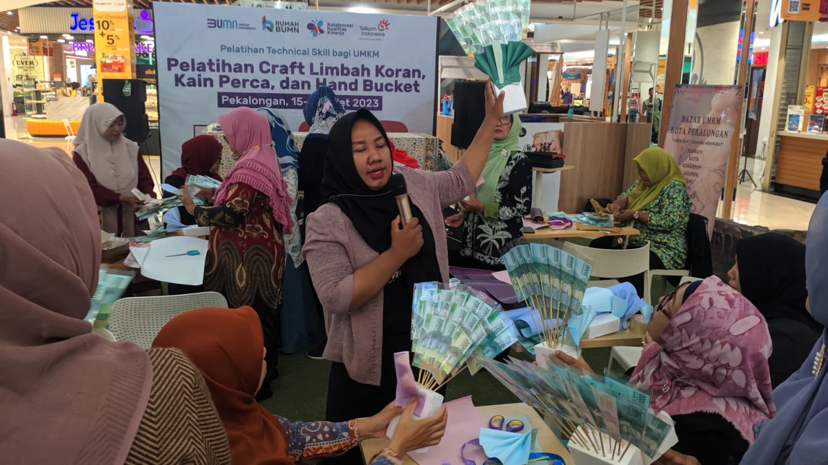 Pelatihan hand Bucket di Transmart Pekalongan.