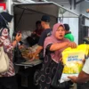 Bazar pangan murah menyalurkan 500 paket sembako