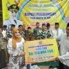 Bupati Fadia Serahkan Dana Hibah Pada 22 Masjid dan Mushola Di Kesesi