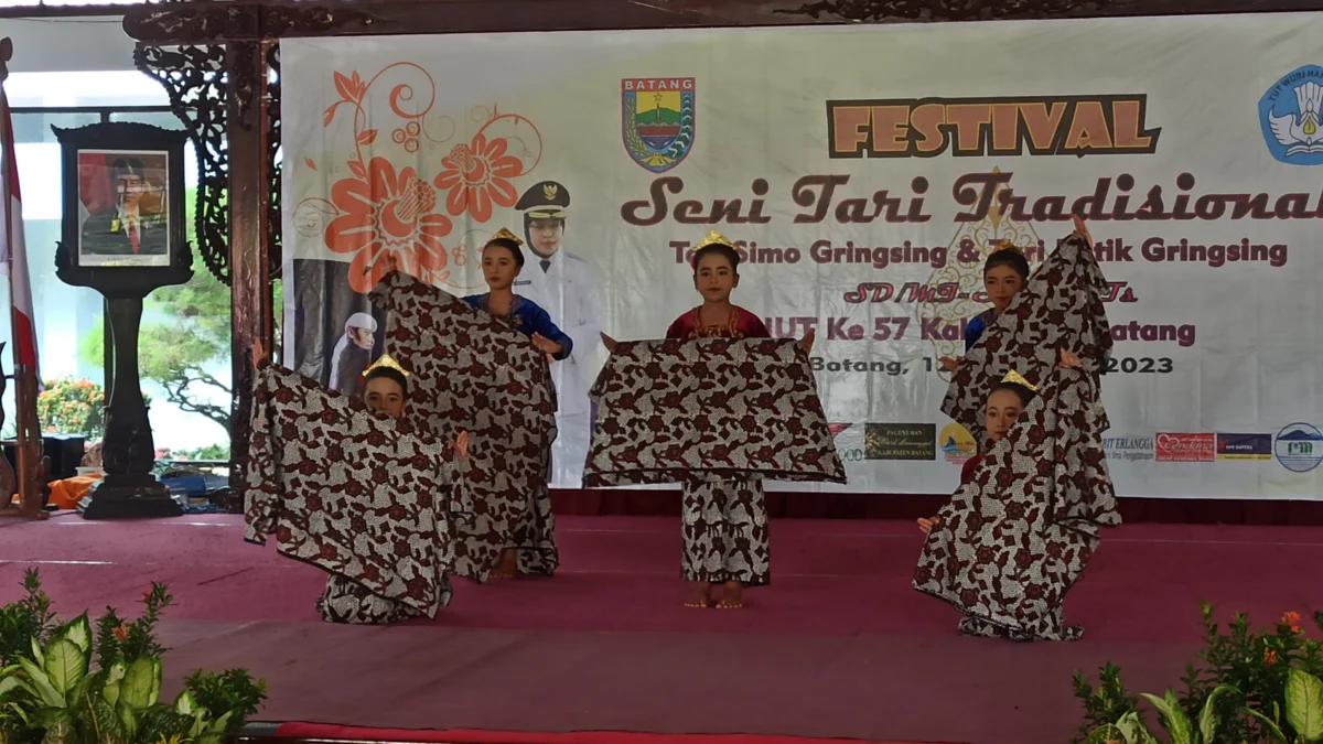 27 Kelompok Meriahkan Festival Tari Batik Gringsingan