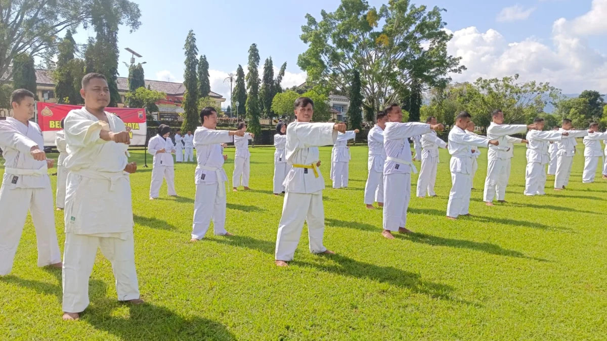 latihan beladiri polri