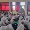 binluh naik motor ke sekolah