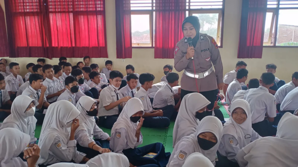 binluh naik motor ke sekolah