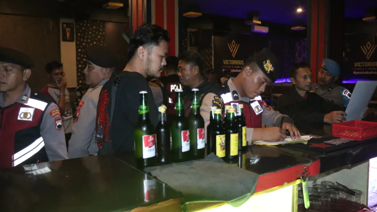 operasi pekat kafe