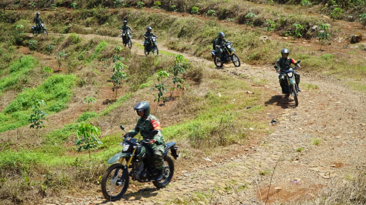 patroli jelajah hutan dengan motor trail honda crf 150 L