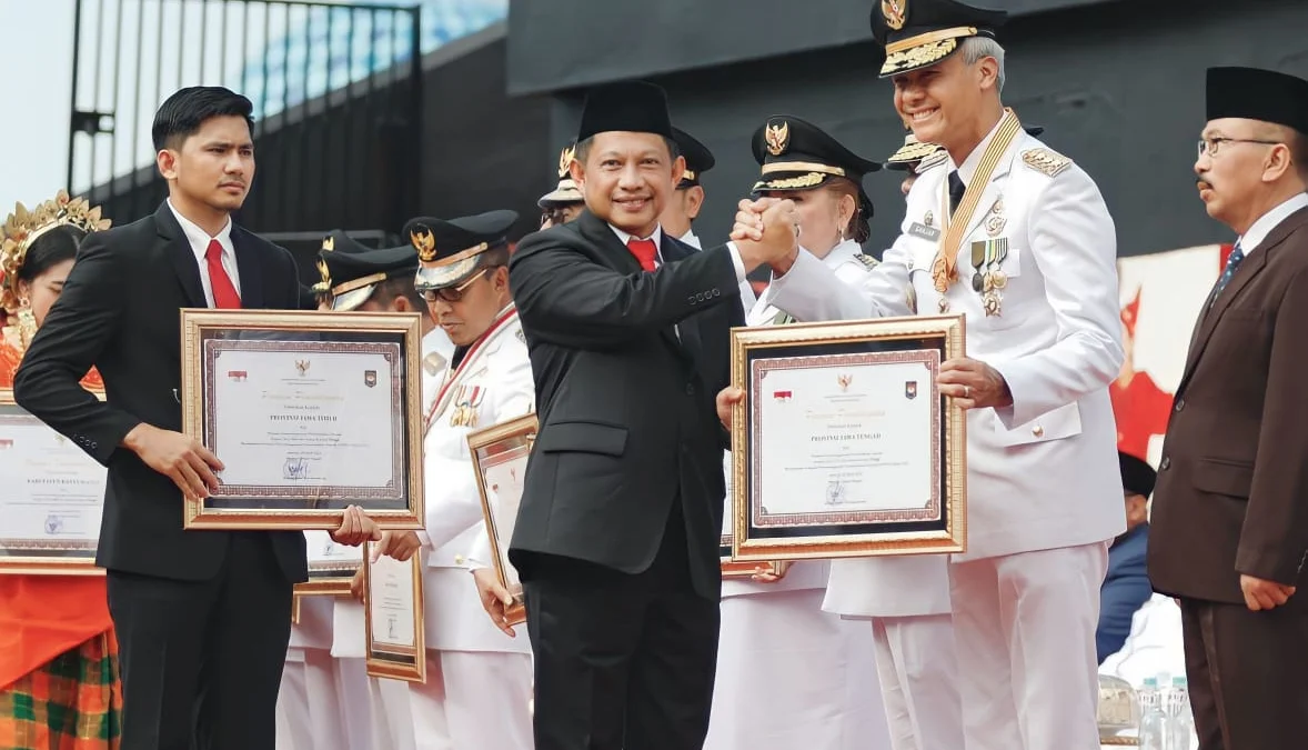 001-Ganjar Bawa Jateng Jadi Provinsi dengan Kinerja Terbaik