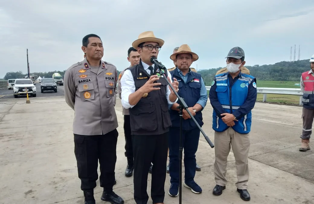 002-Kang Emil Pastikan Tol Cisumdawu Bisa Dipakai Arus Mudik