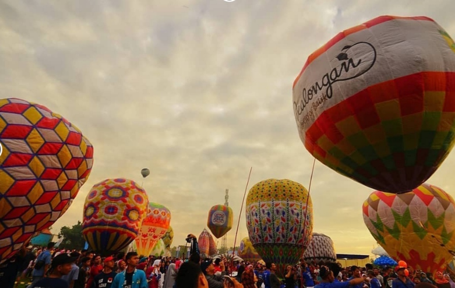 7 Wilayah Di Kabupaten Pekalongan Melakukan Tradisi Penerbangan Balon Udara