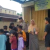 bhabinkamtibmas polsek kandangserang bagi takjil