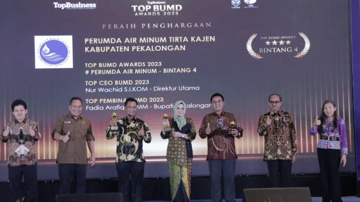 Bupati Fadia Arafiq Berhasil Raih Penghargaan Top Pembina BUMD 2023