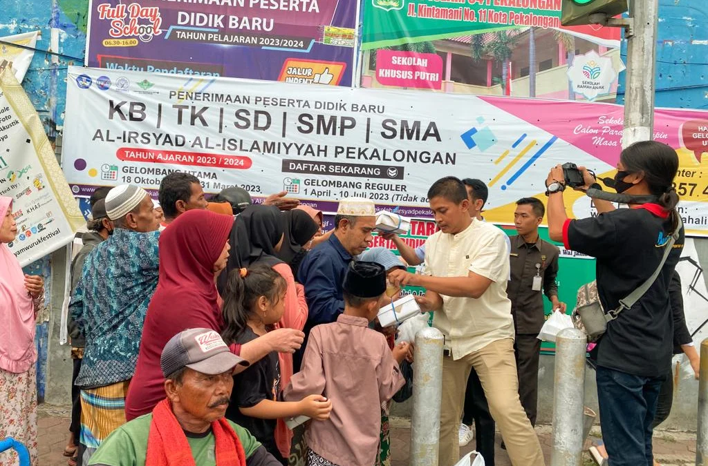 Hotel Santika Pekalongan, PHRI dan Batik TV Berbagi Takjil