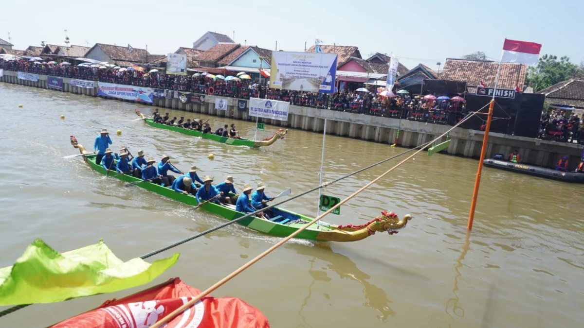 Lomba Dayung Tradisional Batang