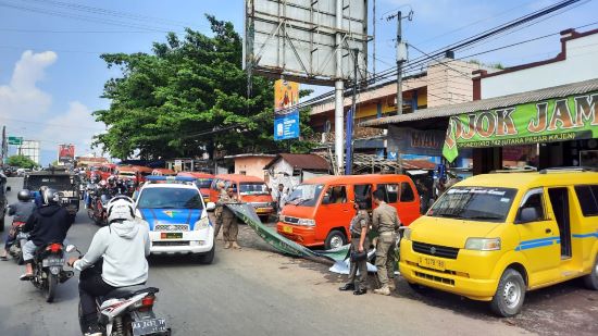 operasi periklanan satpol pp kabupaten pekalongan