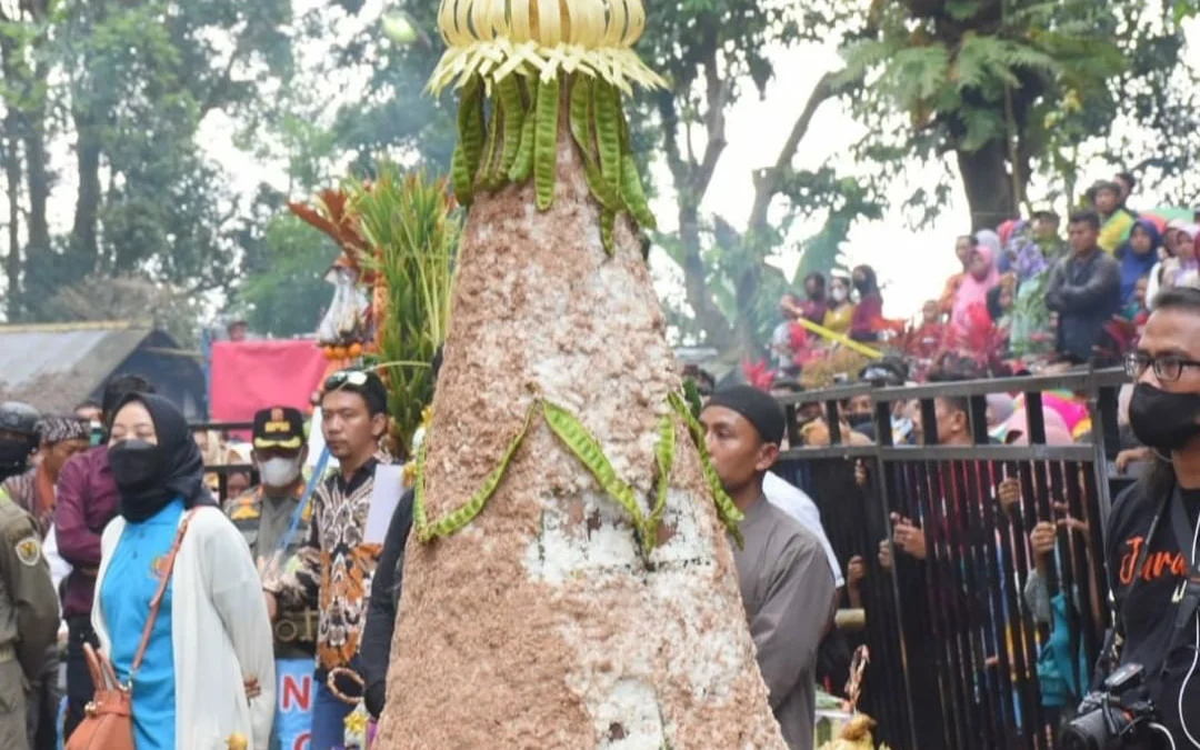 syawalan gunungan megono