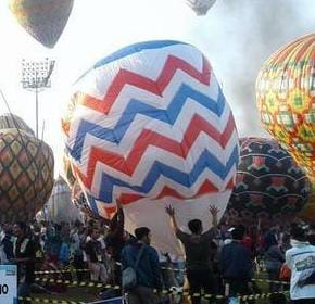 Menerbangkan Balon Udara