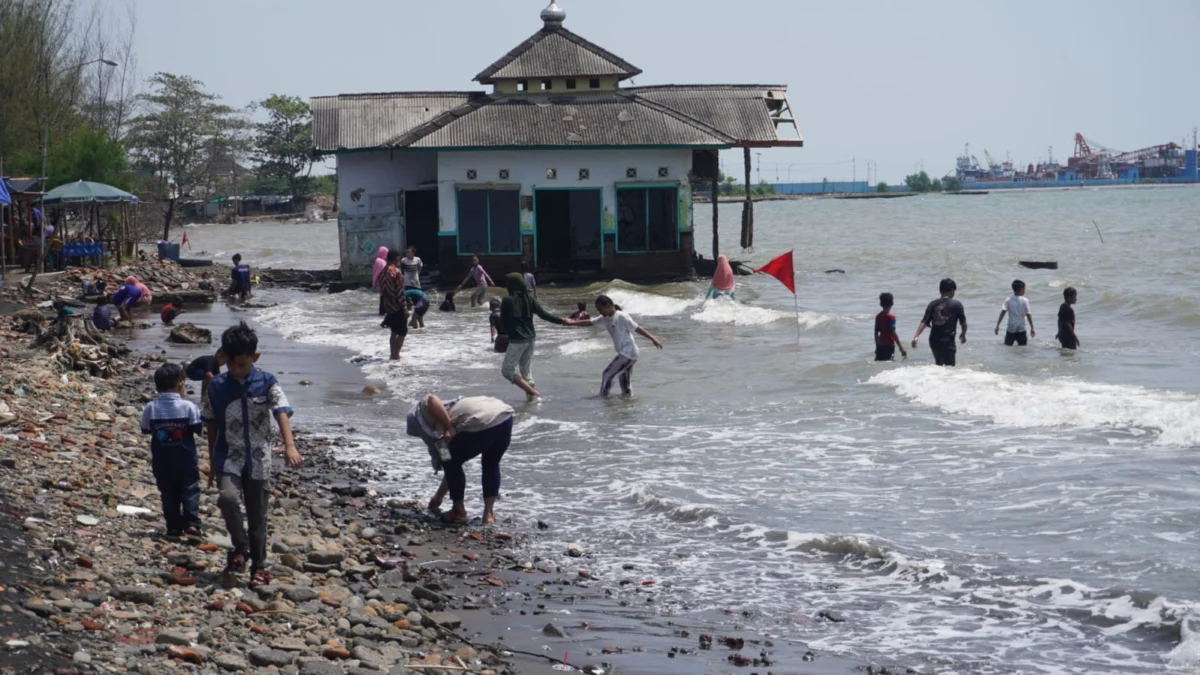 wisata pantai sigandu