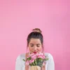 Alasan perempuan menyukai bunga