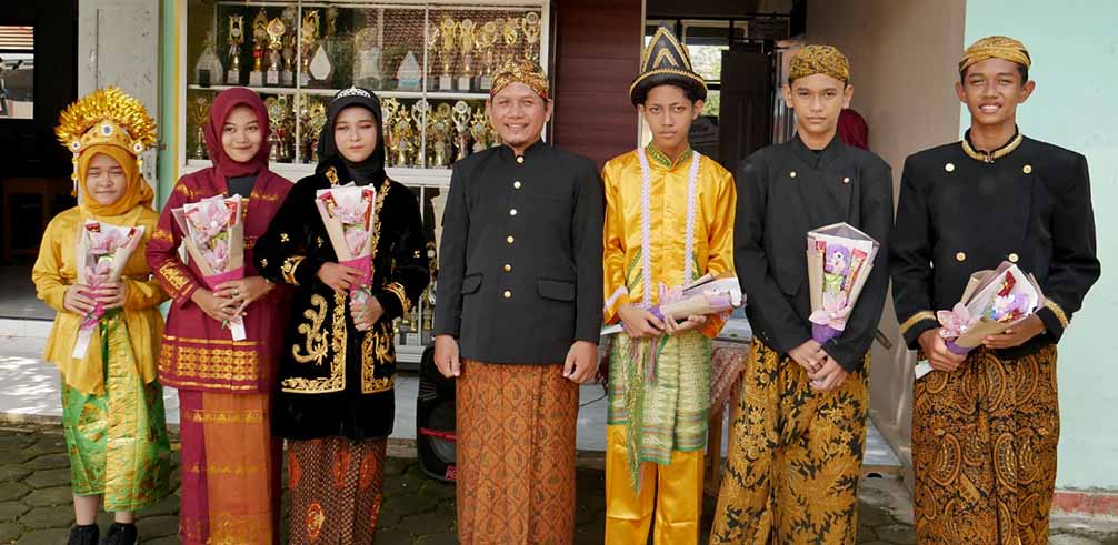 001-Nuansa Ke-bhinneka-an di SMP Muhammadiyah Pekajangan-Juara Fashion Show