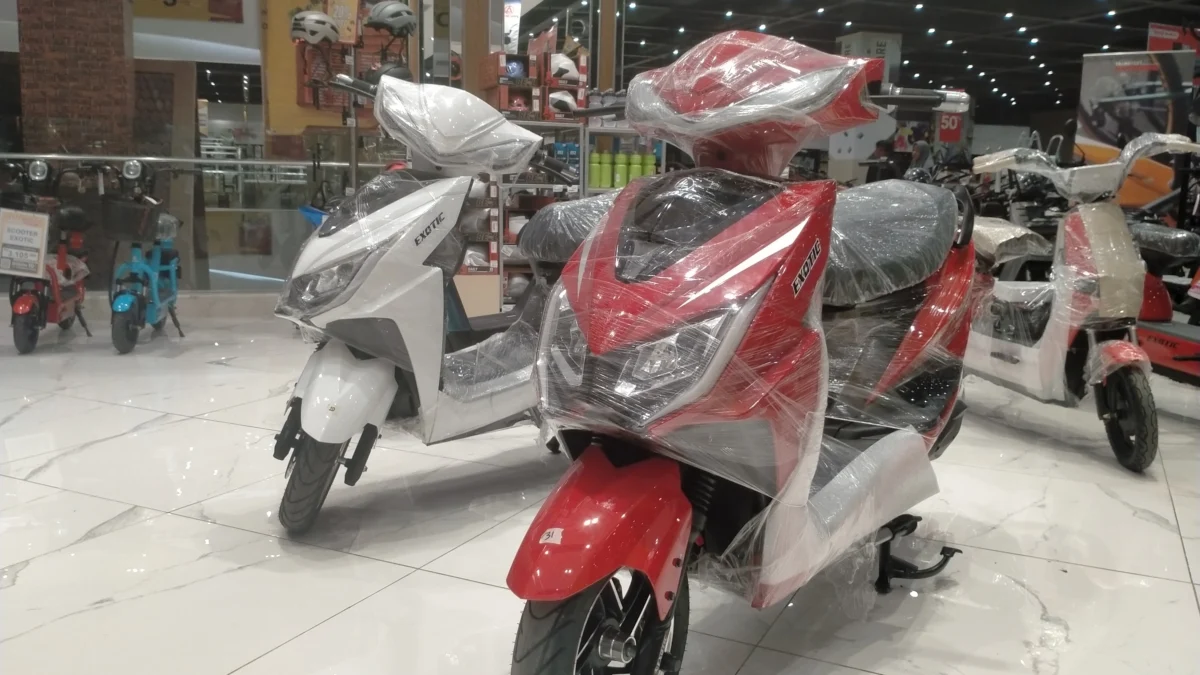 Motor Listrik Kini Hadir di Transmart Pekalongan