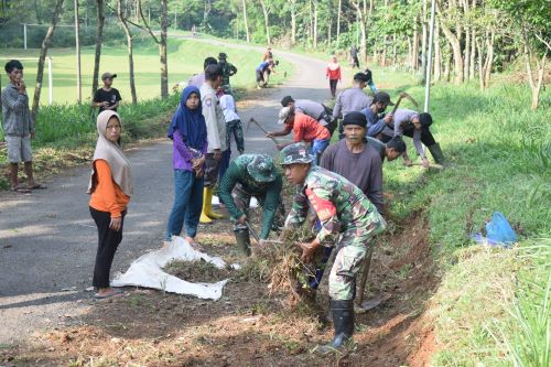 satgas tmmd buat saluran irigasi