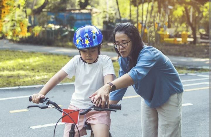 Mengajari anak mahir bersepeda