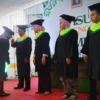 SMK NU Kesesi menggelar wisuda ke 16 di Halaman Sekolah setempat, Rabu (03/05/2023). (Triyono)