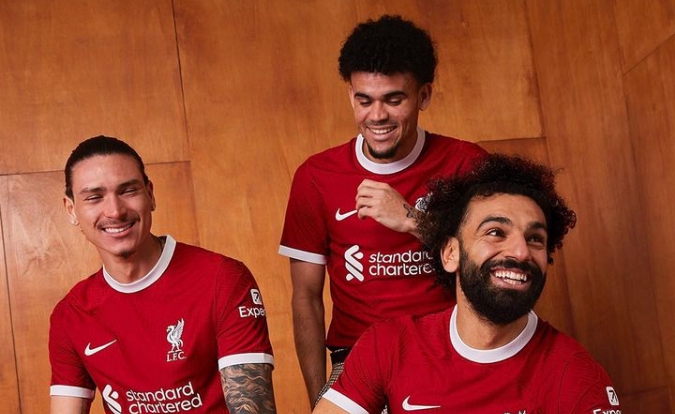 Jersey home Liverpool musim 2023/2024