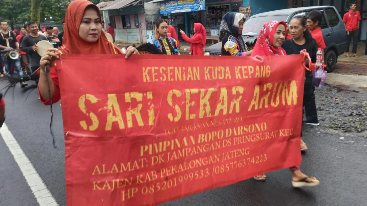 Seni Budaya Lokal Meriahkan Pendaftaran Bacaleg PDI Perjuangan Kabupaten Pekalongan ke KPU