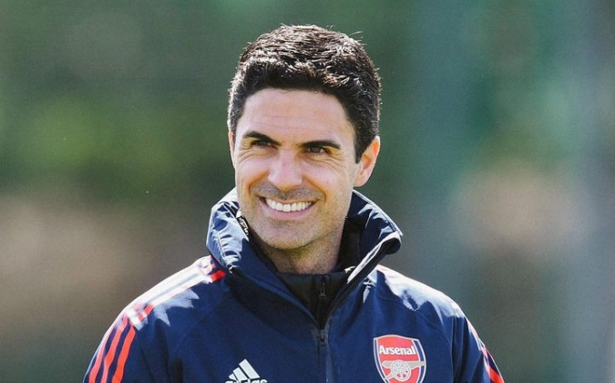 Mikel Arteta mengucapkan selamat ke Manchester City