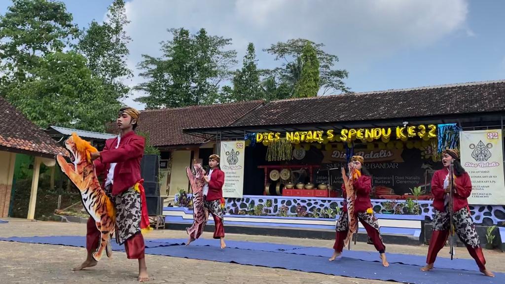 sekolah berbasis budaya