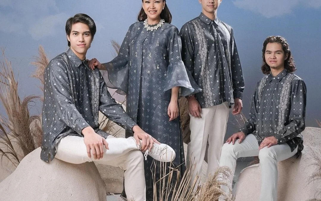 batik sarimbit keluarga artis tahun 2023