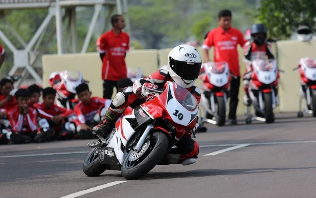 Pebalap Belia Astra Honda