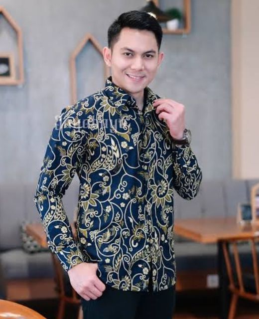 Inspirasi desain kemeja batik untuk pria