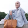 Cara styling kemeja yang kebesaran