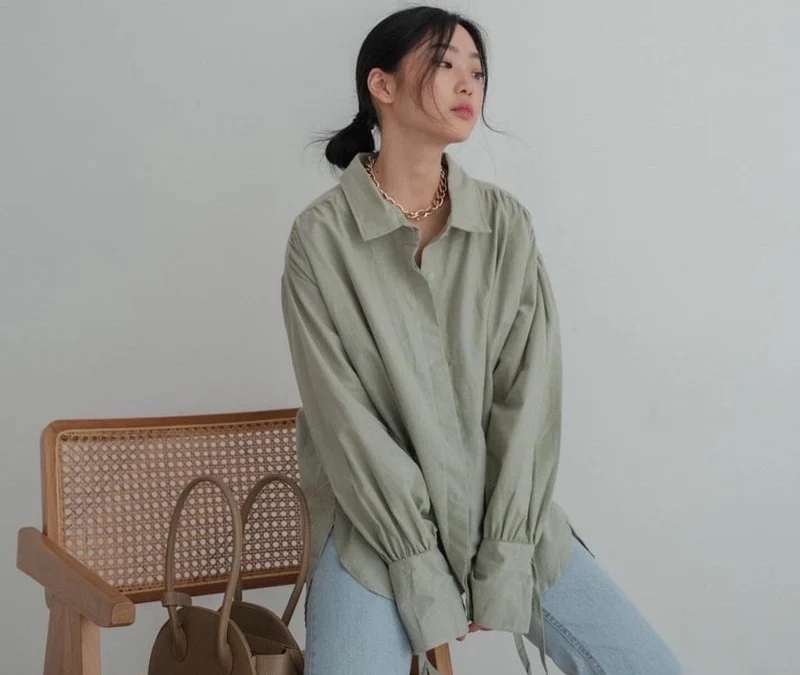 Referensi Outfit Sage Green Casual yang Cocok untuk Ngampus dan Hangout