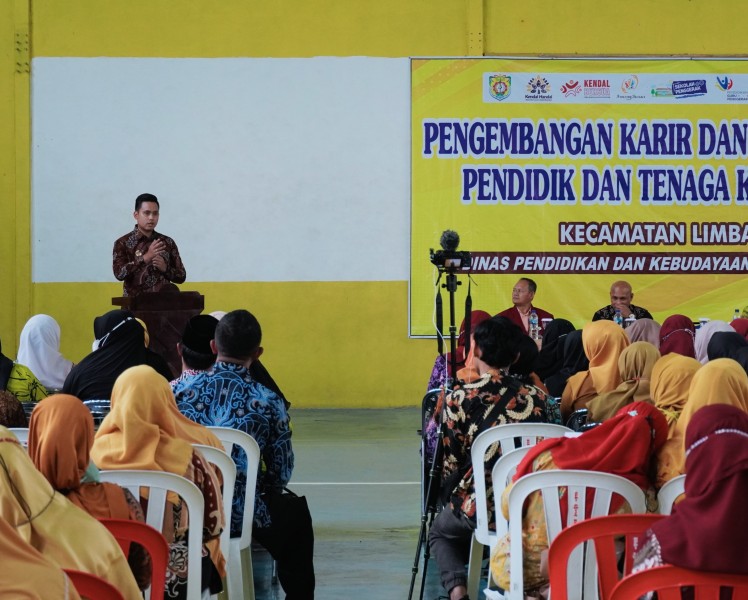 Guru dan Tenaga Kependidikan di Kendal