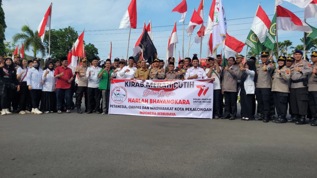 Kirab merah putih petanesia