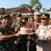 Kodim Pekalongan berikan kue tart ke polres pekalongan kota