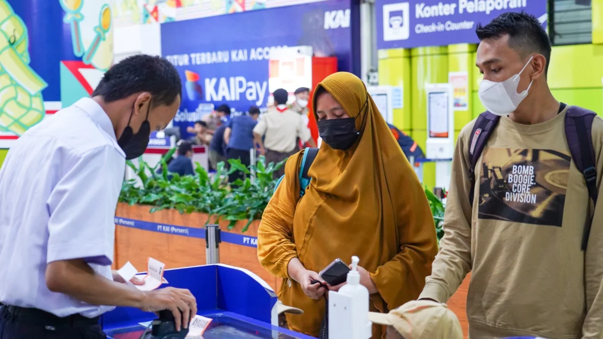 Naik Kereta Api Banyak Dapat Diskon