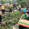 Polres pekalongan kota bersih bersih pantai dan sungai loji