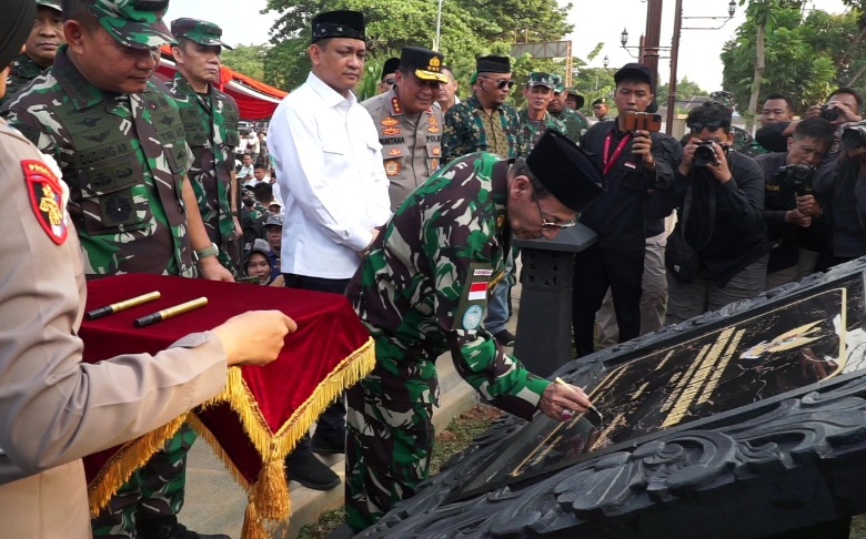 Peresmian tugu perjuangan kota pekalongan