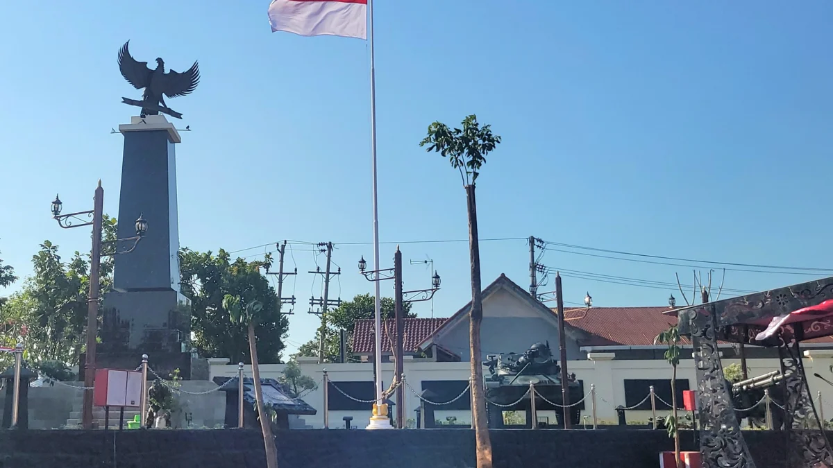 Tank amx 13 di tugu perjuangan pekalongan