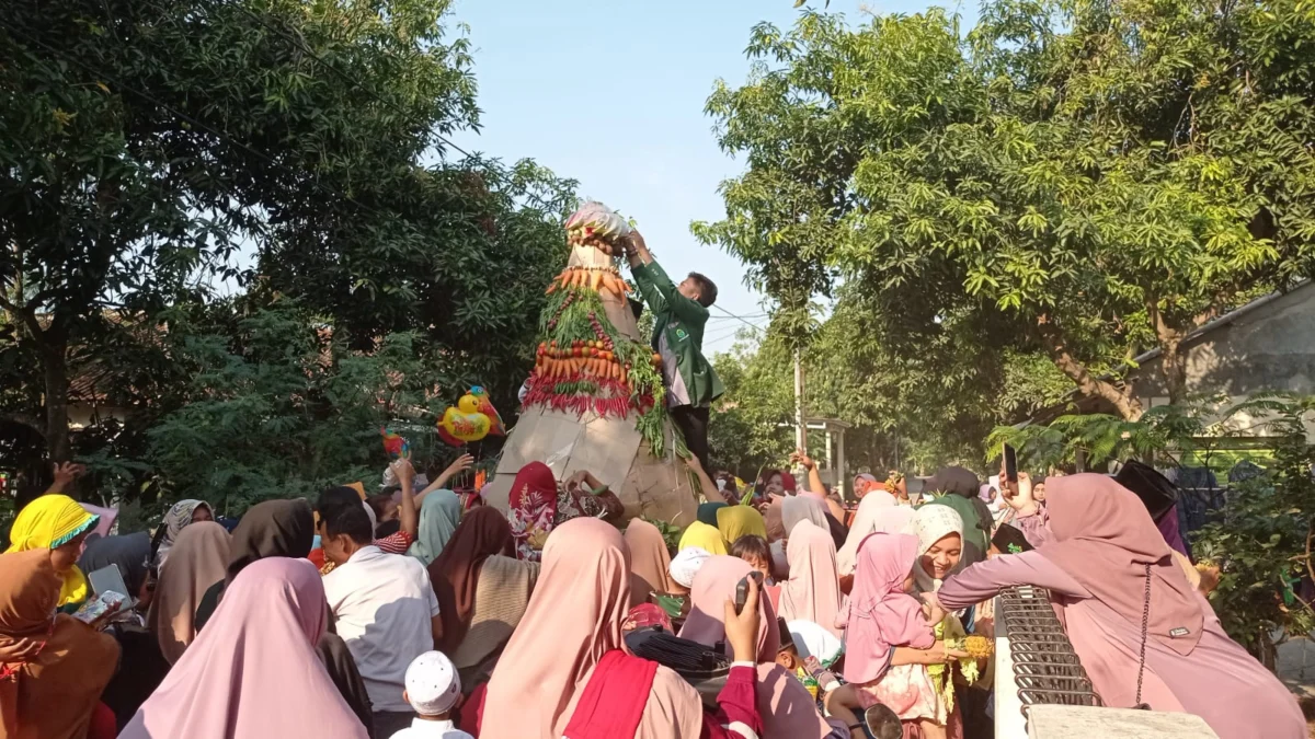 gebyar gunungan muharram