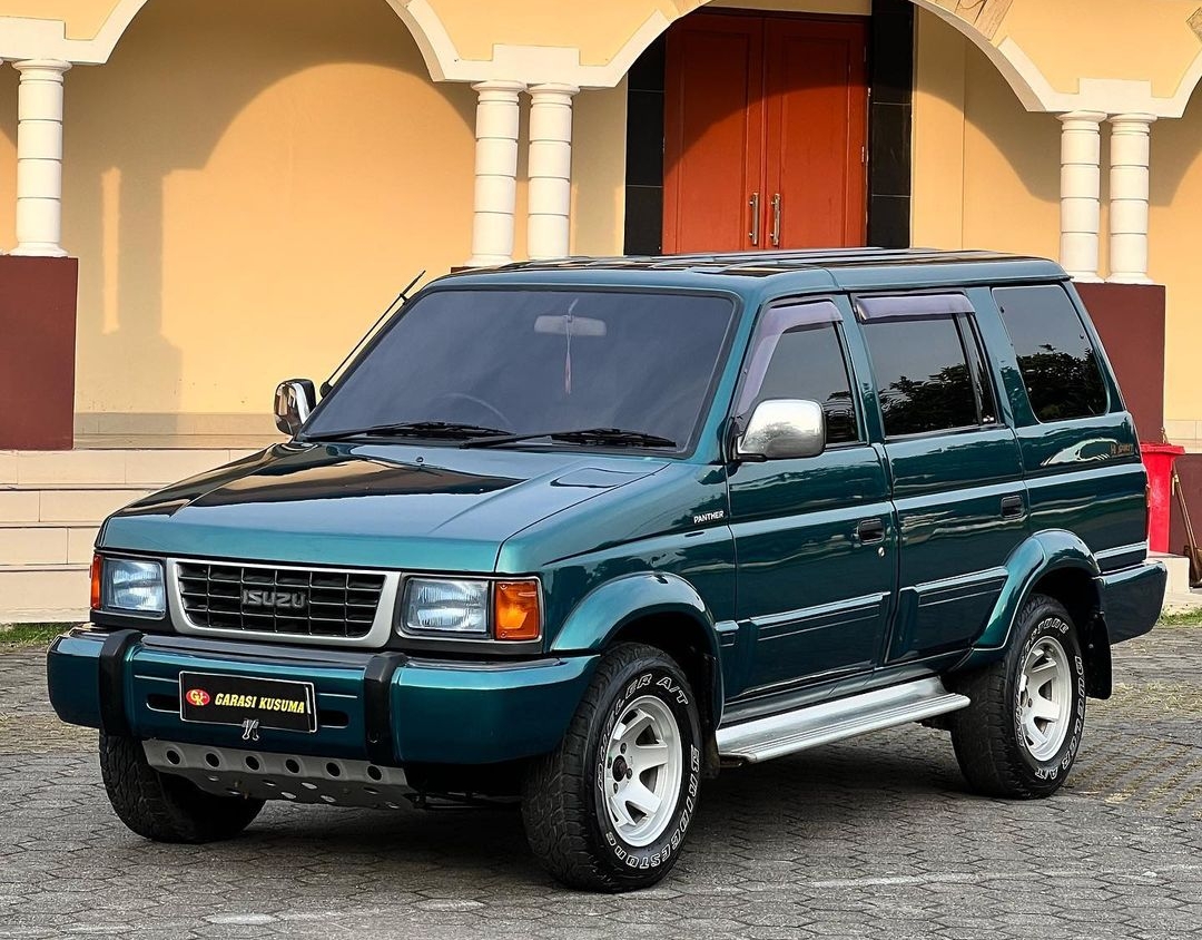 Siapa Sih yang Tidak Mengenal Isuzu Panther, dengan Jargon Andalannya
