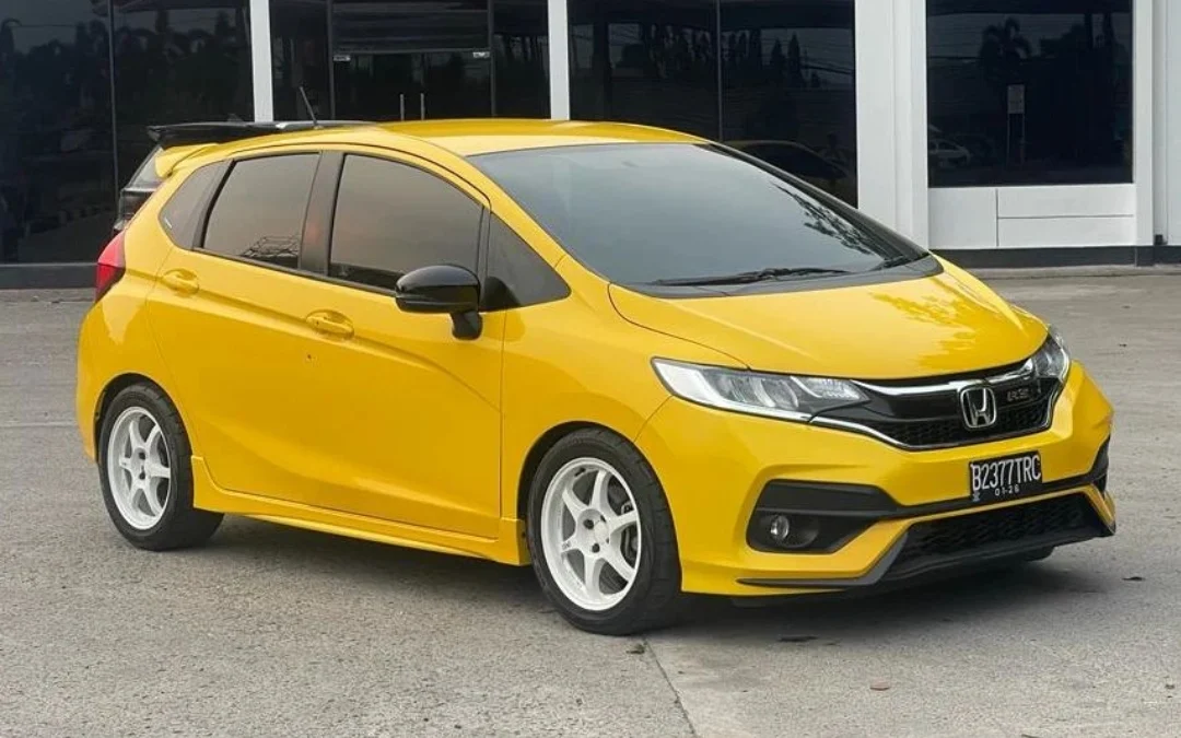 Mobil hatchback bekas irit