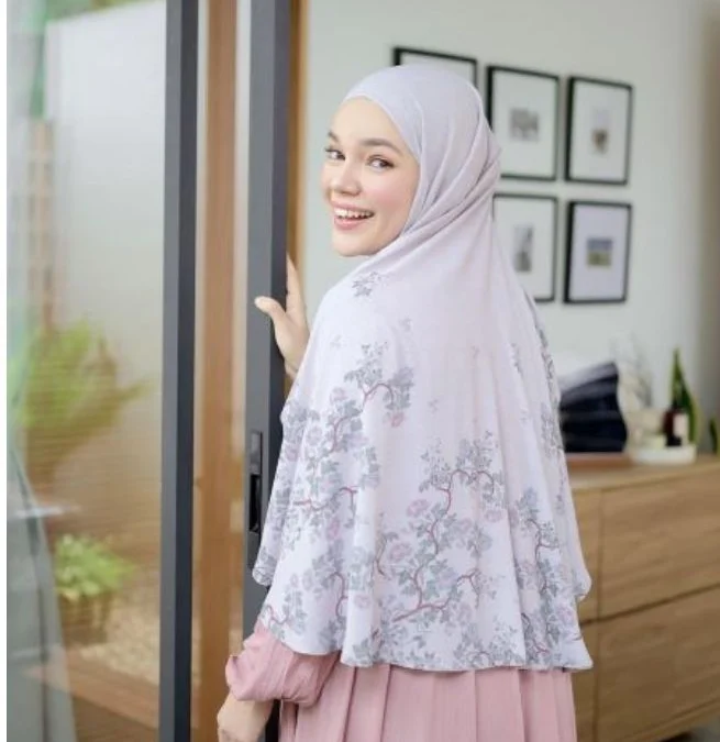 Artis yang miliki brand hijab