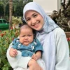 Artis cantik mantap berhijab di usia muda