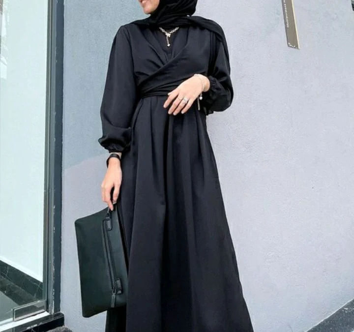 Gaya hijab untuk pecinta warna hitam