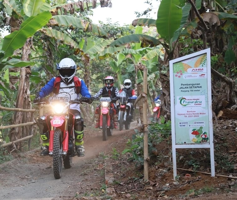 Teknik Aman dan Nyaman Naik Motor Trail