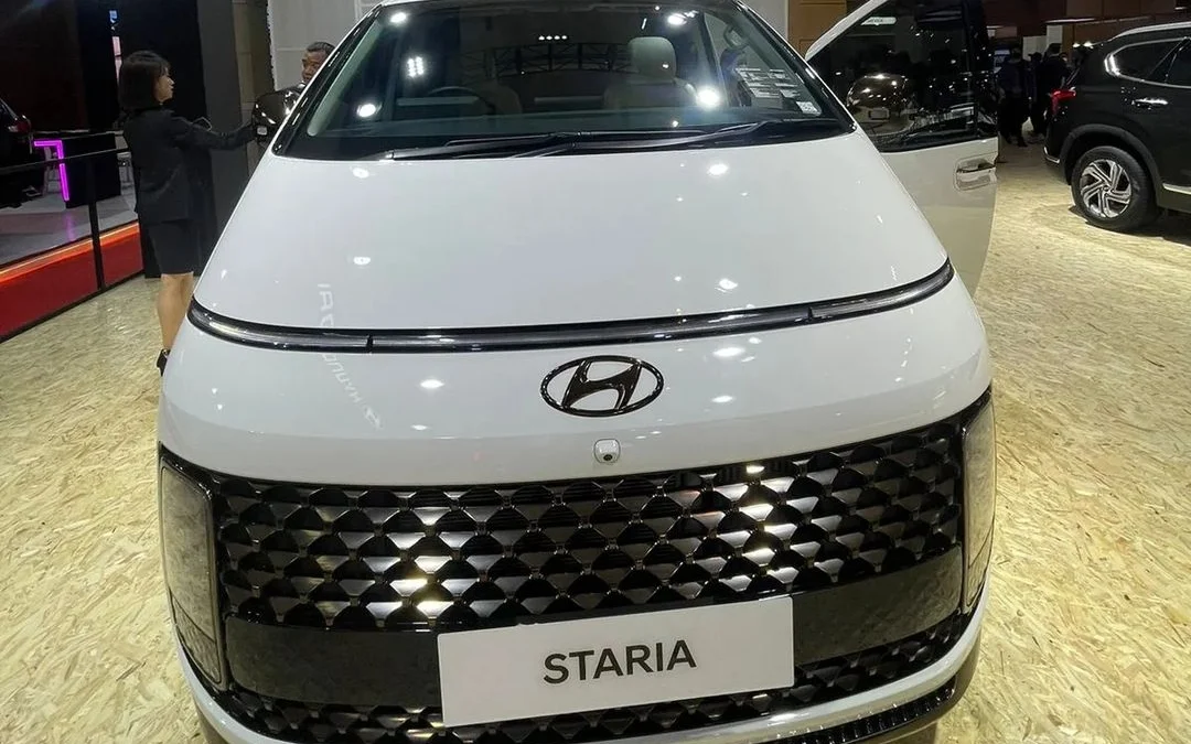 Hyundai staria lombardi